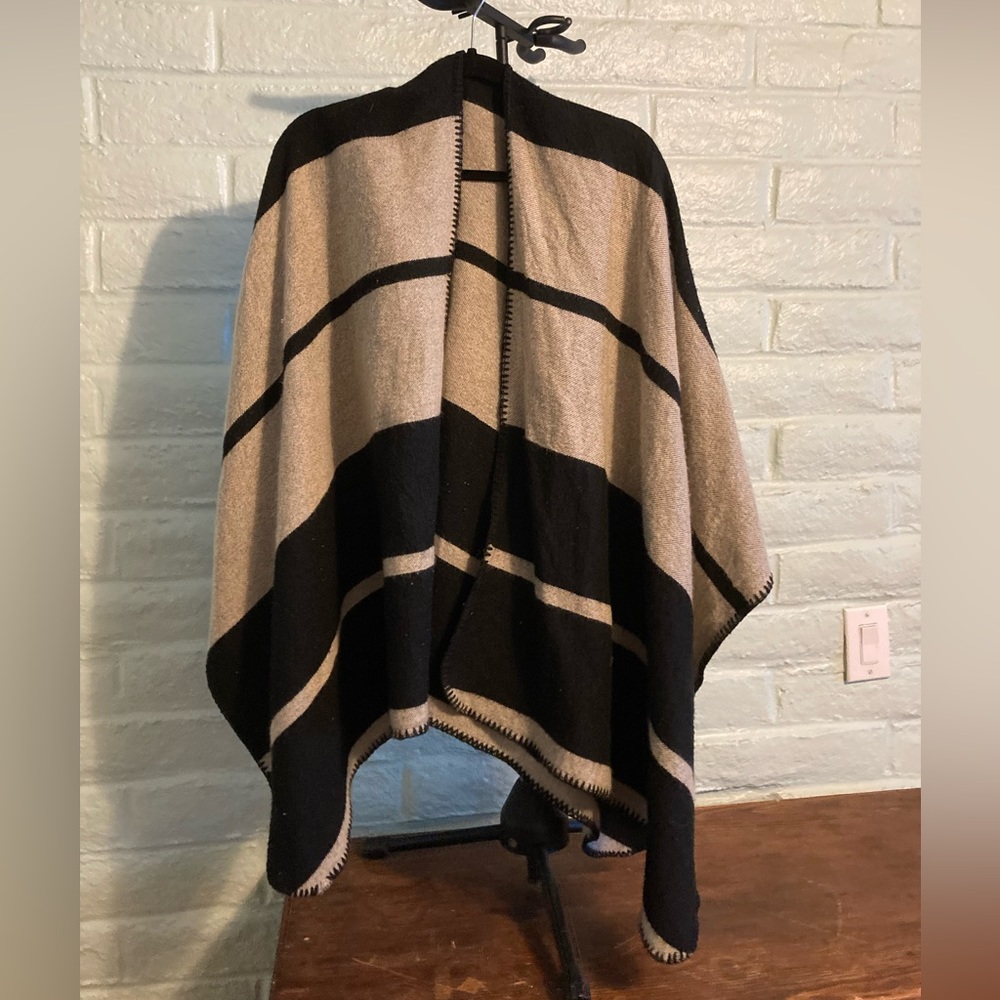 Jack and Missy Harper Wrap Poncho Sweater Beige and Black